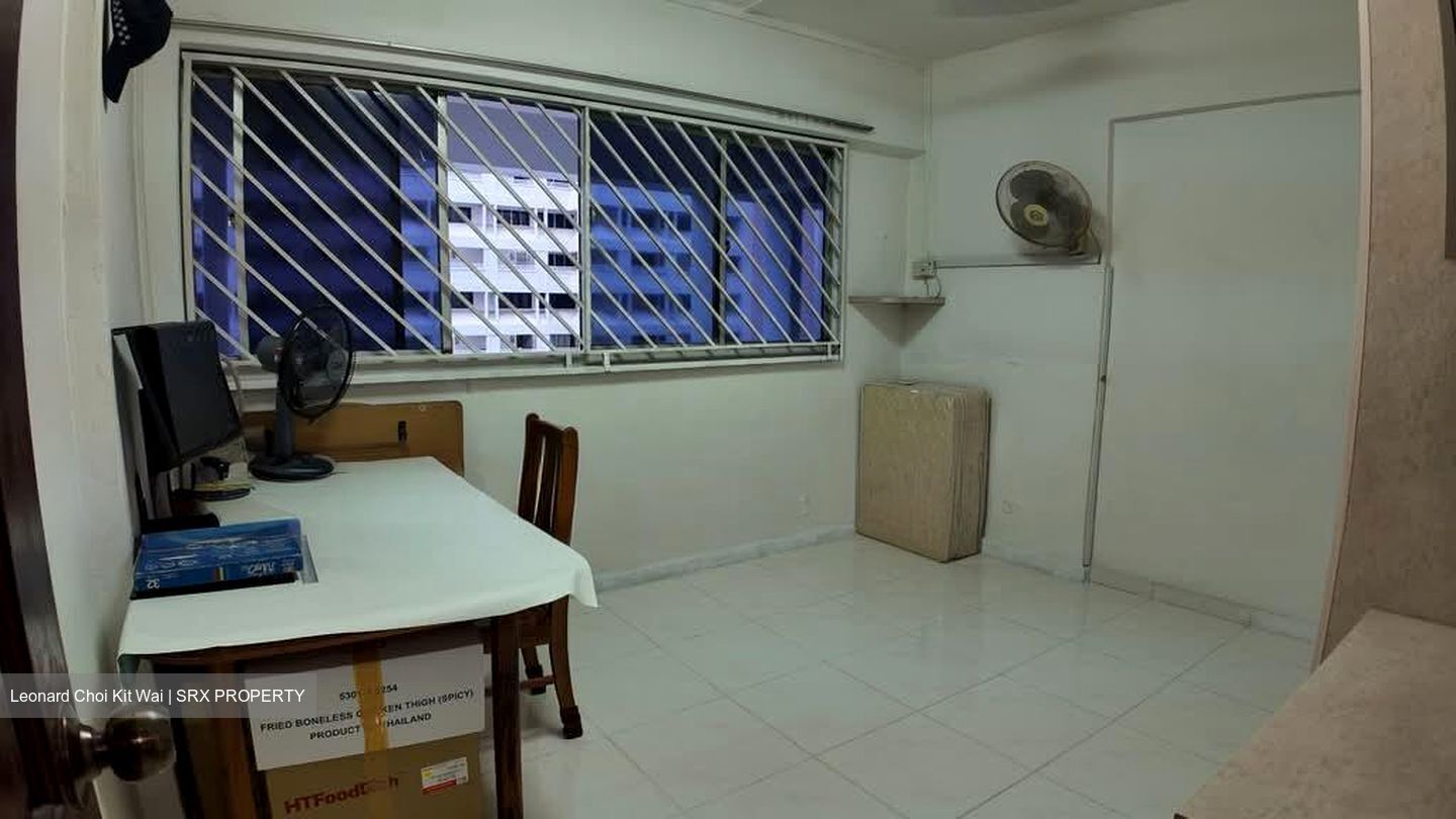 Blk 556 Jurong West Street 42 (Jurong West), HDB Executive #537019781